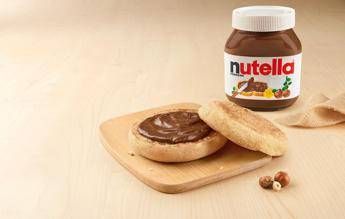 Dopo 8.000 panini in anteprima a Roma, Milano, Napoli e Bari, McCrunchy Bread con Nutella® arriva in tutta Italia Dopo 8.000 panini in anteprima a Roma, Milano, Napoli e Bari, McCrunchy Bread con Nutella® arriva in tutta Italia